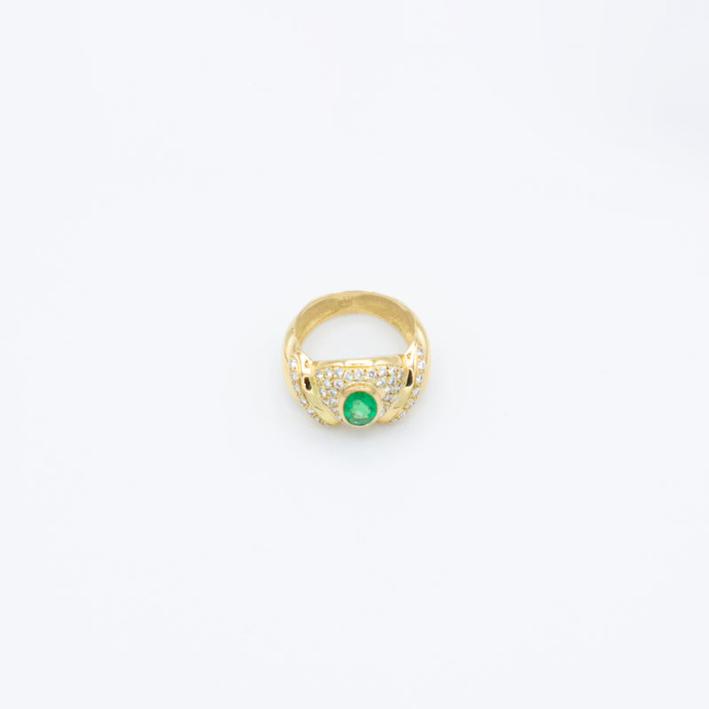 juwelier-jeweler-gelber-vintage-ring-smaragd-diamanten-diamonds-ring-gelbgold-produktfoto