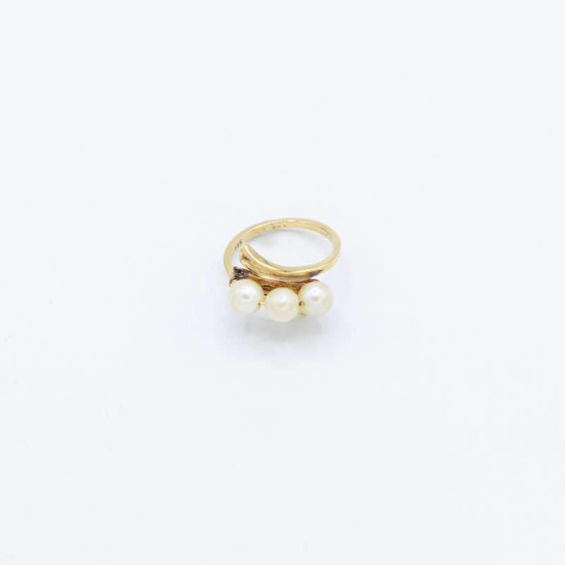 juwelier-jeweler-gelber-diamonds-diamanten-schmuck-ringe-vintage-kollektion-perlen-ring-trio-pearl-gelbgold-produktfoto-details