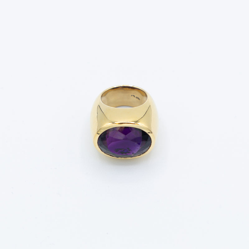 juwelier-jeweler-gelber-diamonds-diamanten-schmuck-ringe-vintage-kollektion-amethyst-ring-gelbgold-produktfoto-seitlich