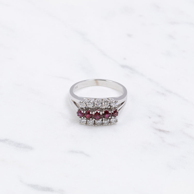 juwelier-jeweler-gelber-vintage-ringe-rings-weissgold-diamanten-diamonds-rubin-farbstein-produktfoto-liegend