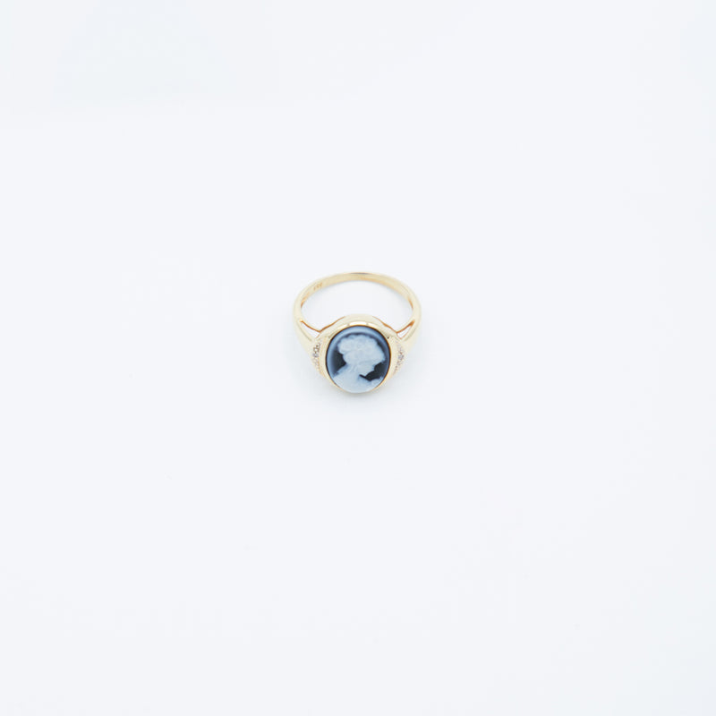 juwelier-jeweler-gelber-gemme-stein-schwarz-weiss-diamanten-gelbgold-produktfoto