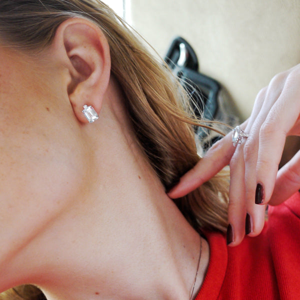 jeweler-juwelier-gelber-diamond-diamant-aquamarine-ohrstecker-earrings-weissgold-tragefoto