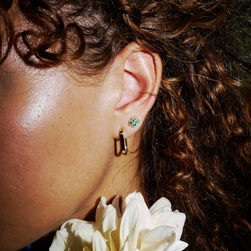 juwelier-jeweler-gelber-twisted-ear-cuff-gold-rosegold-detail-tragefoto