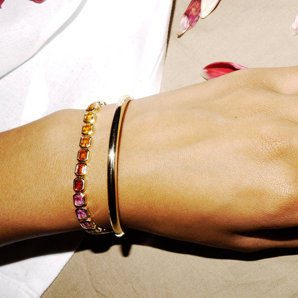 juwelier-jeweler-gelber-emeraldcut-rainbow-armband-bracelet-gold-gelbgold-tragefoto