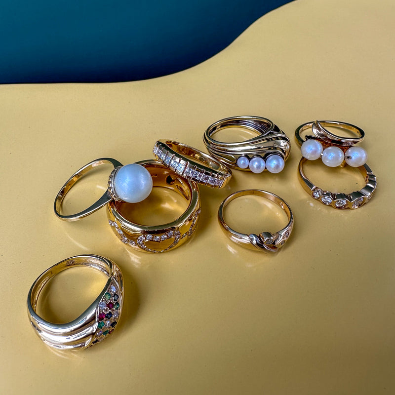 juwelier-jeweler-gelber-vintage-schmuck-ringe-rings-diamanten-diamonds-gelbgold-produktfoto-diamonds-princess-cut-diamanten-still