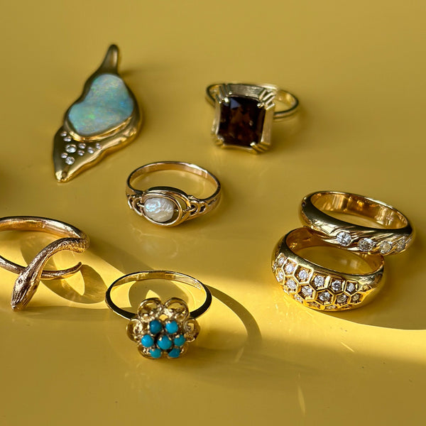 juwelier-jeweler-gelber-diamonds-diamanten-schmuck-ringe-vintage-kollektion-brillant-diamanten-gelbgold-honeycomb-produktfoto-jewelry-still