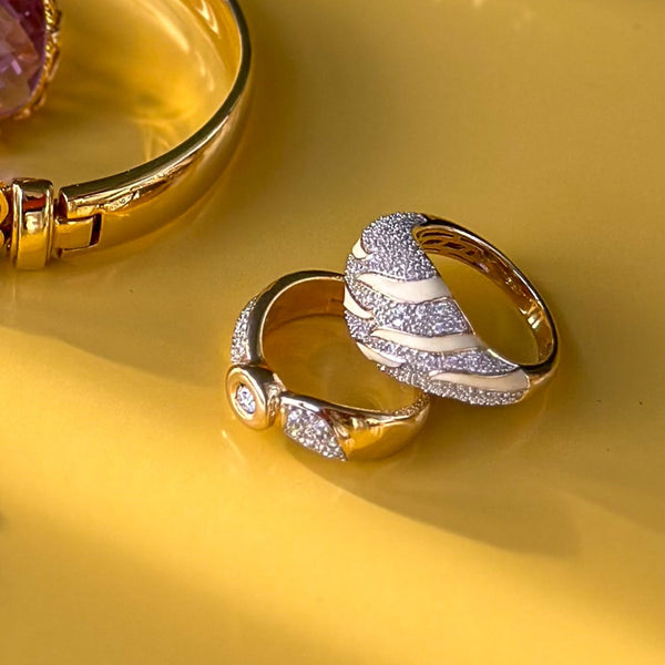 juwelier-jeweler-gelber-vintage-schmuck-ringe-rings-diamanten-diamonds-gelbgold-produktfoto-animal-look-still