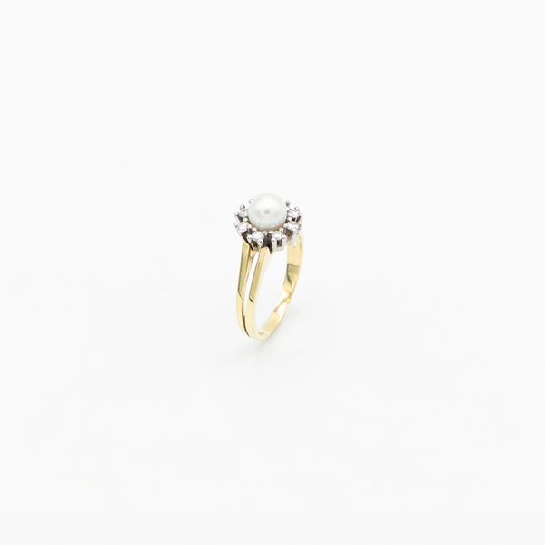 Vintage Pearl Diamond Halo Ring - Bicolor