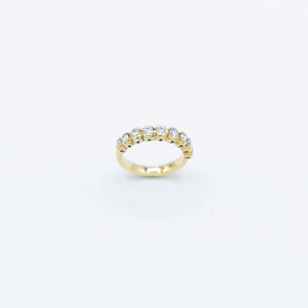 juwelier-jeweler-gelber-vintage-schmuck-ringe-rings-diamanten-diamonds-gelbgold-produktfoto-diamonds-nine-diamonds
