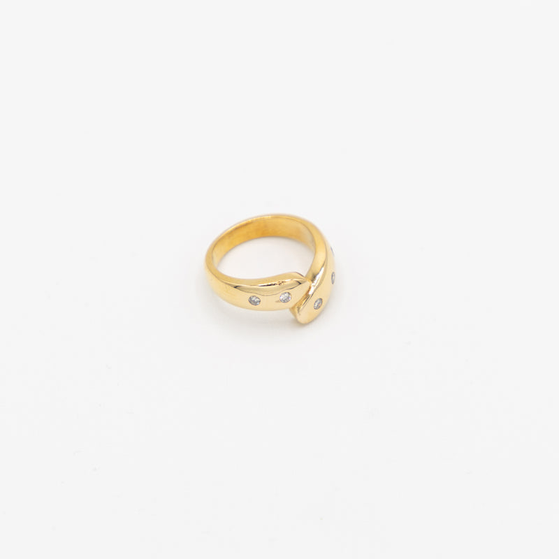 juwelier-jeweler-gelber-vintage-schmuck-ringe-rings-diamanten-diamonds-gelbgold-produktfoto-echtgold-seitenansicht