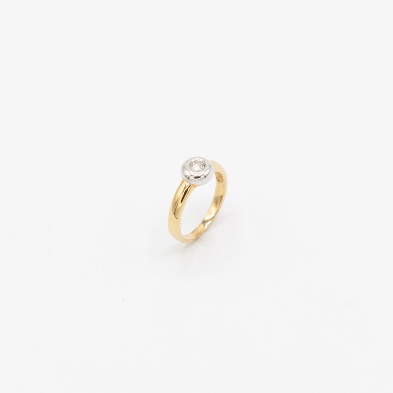 juwelier-jeweler-gelber-vintage-schmuck-ringe-rings-diamanten-diamonds-gelbgold-produktfoto-produktfoto