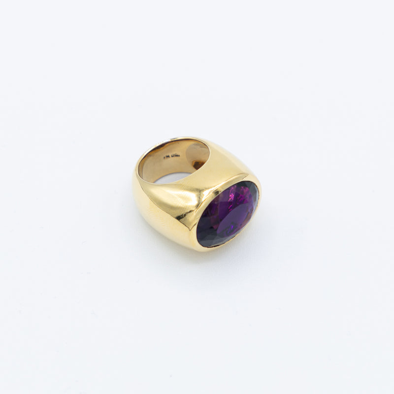 juwelier-jeweler-gelber-diamonds-diamanten-schmuck-ringe-vintage-kollektion-amethyst-ring-gelbgold-produktfoto-seite