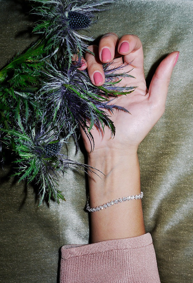 juwelier-jeweler-gelber-diamonds-diamanten-eternity-flower-armband-bracelet-weissgold-tragefoto-arm