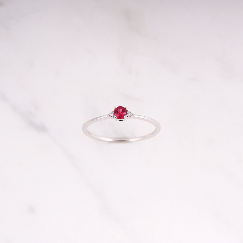 Delicate Rubin Diamant Ring - Weissgold