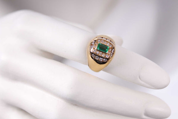 juwelier-jeweler-gelber-diamonds-smaragd-gelbgold-vintage-ring-brillanten-tragefoto