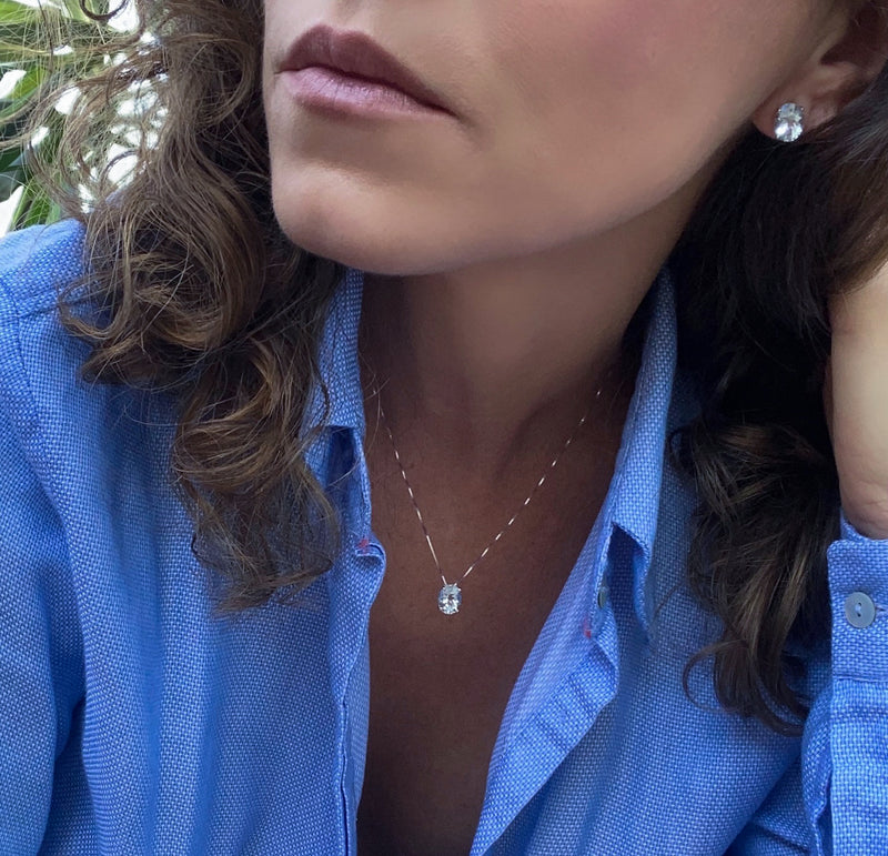 jeweler-juwelier-gelber-diamond-diamant-aquamarine-oval-halskette-necklace-weissgold-tragefoto